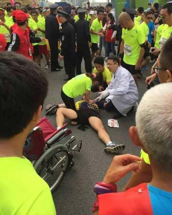 2016厦门海沧半程马拉松2名跑友猝死