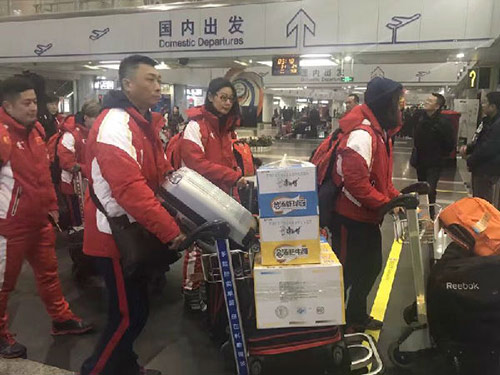 喝金汤 拿金牌！ 中国代表团开启大冬会征程