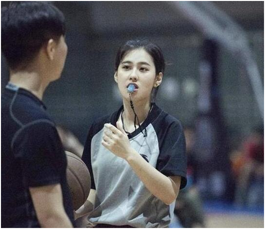 中国最美篮球女裁判员亓浩