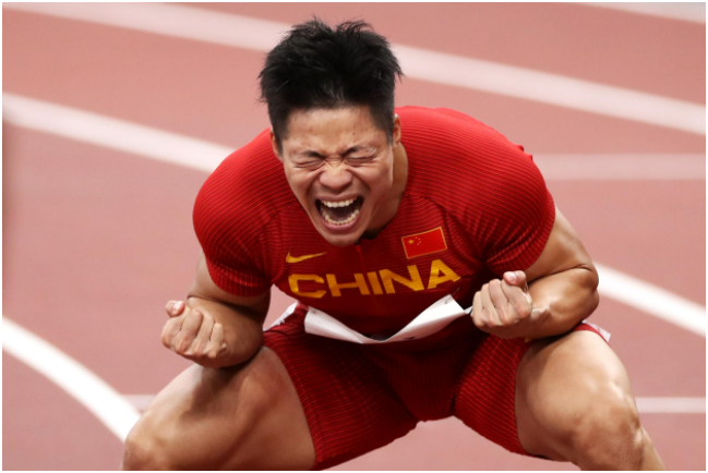 苏炳添忘情怒吼庆祝以9秒83闯入2020东京奥运会男子100米决赛