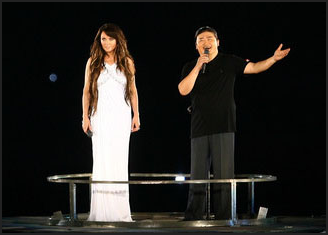 2008年北京奥运会主题曲《我和你》演唱者：中国歌手刘欢和英国歌手莎拉·布莱曼