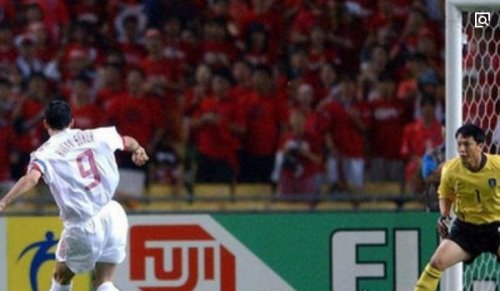 世界杯最快进球时间11秒，土耳其人哈坎·苏克在2002年韩日世界杯上创造