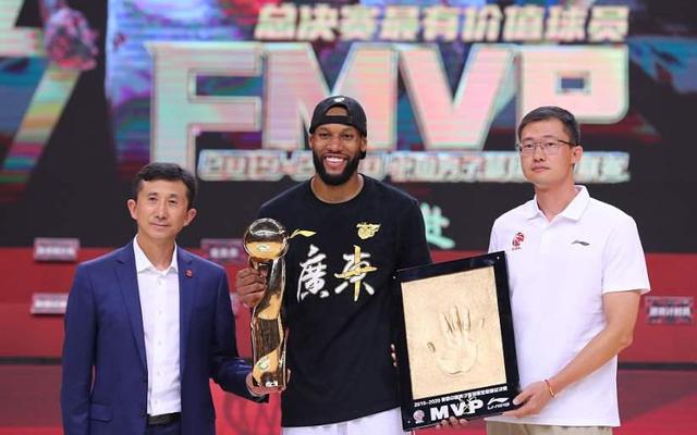 威姆斯获得CBA总决赛MVP